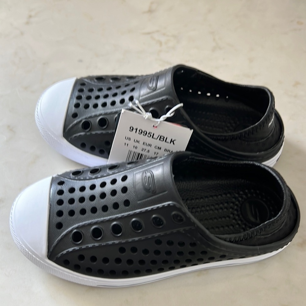 Brand new in box Skechers Cali Gear boys Aqua Surge water shoes sandals size 11